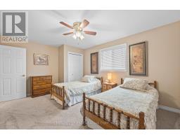 4 OAKWOOD COURT - 24