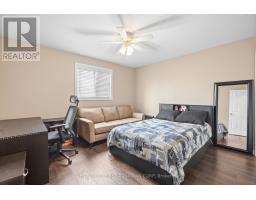 4 OAKWOOD COURT - 32