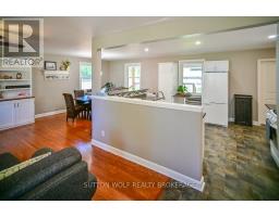 251 FRONT STREET E - 4
