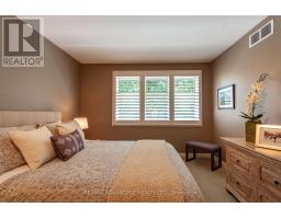 11 FARMINGTON CRESCENT - 20