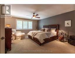 11 FARMINGTON CRESCENT - 25