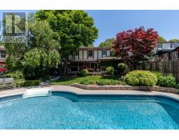 11 FARMINGTON CRESCENT - 35