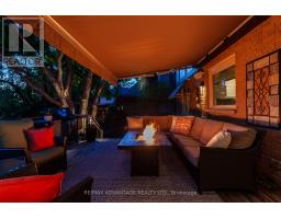 11 FARMINGTON CRESCENT - 44