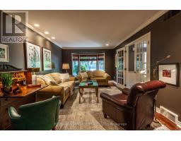 11 FARMINGTON CRESCENT - 5
