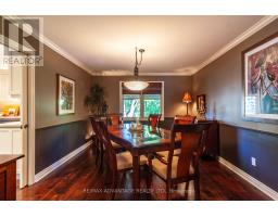 11 FARMINGTON CRESCENT - 6