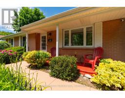 6 SOUTHWOOD CRESCENT - 31