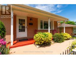 6 SOUTHWOOD CRESCENT - 32