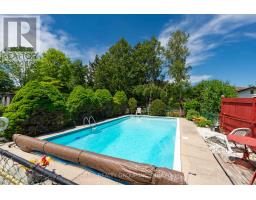 6 SOUTHWOOD CRESCENT - 35