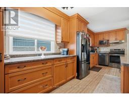 27 TUMBLEWEED CRESCENT - 11