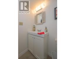 51 - 50 FIDDLERS GREEN ROAD - 38