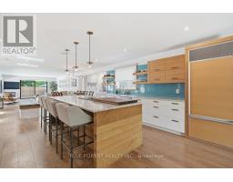2 HAMPTON CRESCENT - 14