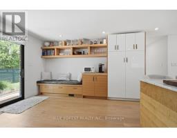 2 HAMPTON CRESCENT - 15