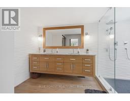 2 HAMPTON CRESCENT - 23