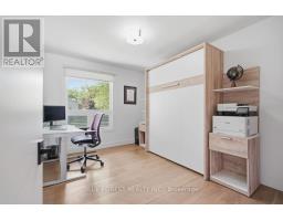 2 HAMPTON CRESCENT - 25
