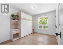 2 HAMPTON CRESCENT - 27