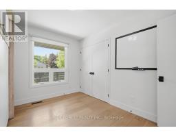 2 HAMPTON CRESCENT - 28