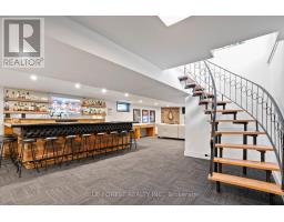 2 HAMPTON CRESCENT - 31