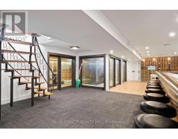2 HAMPTON CRESCENT - 32