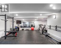 2 HAMPTON CRESCENT - 43