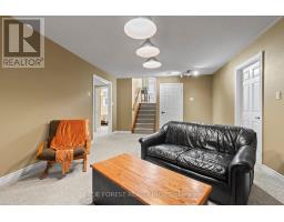 29 VILLAGE GATE CRESCENT - 27