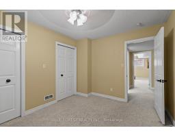 29 VILLAGE GATE CRESCENT - 31