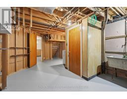 549 RIDGEWOOD CRESCENT - 32
