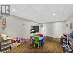 24 FARMINGTON AVENUE - 23