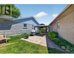 24 FARMINGTON AVENUE - 32