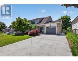 33 FARNHAM CRESCENT - 1