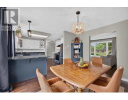 33 FARNHAM CRESCENT - 12