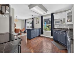 33 FARNHAM CRESCENT - 13
