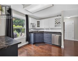 33 FARNHAM CRESCENT - 14