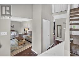 33 FARNHAM CRESCENT - 19