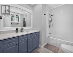 33 FARNHAM CRESCENT - 23