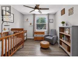 33 FARNHAM CRESCENT - 24