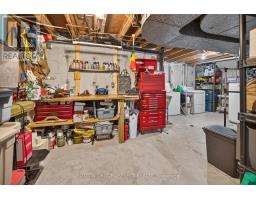 33 FARNHAM CRESCENT - 30
