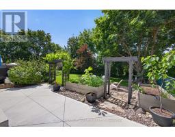 33 FARNHAM CRESCENT - 36