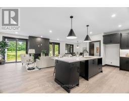 28 MANNING COURT - 13