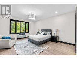 28 MANNING COURT - 23