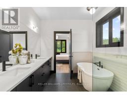 28 MANNING COURT - 26