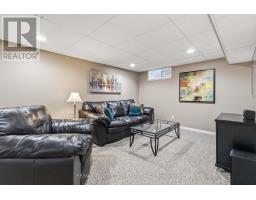 639 DUNBOYNE CRESCENT - 30