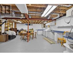 34 - 810 MAITLAND STREET - 32