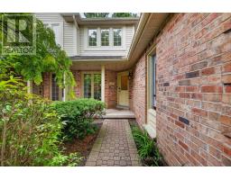 34 - 810 MAITLAND STREET - 4
