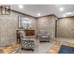 214 - 300 EVERGLADE CRESCENT - 3