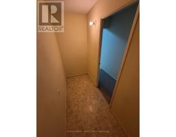 810 - 600 GRENFELL DRIVE - 19