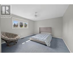 15 CAVANAUGH CRESCENT - 36