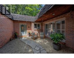 43 COMPTON CRESCENT - 34