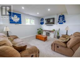 159 SHERWOOD CRESCENT - 36
