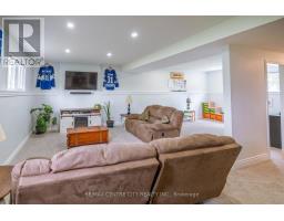 159 SHERWOOD CRESCENT - 40