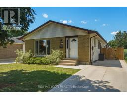 107 ROSAMOND CRESCENT - 1